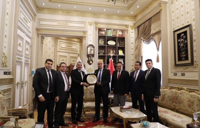 رئيس محكمة النقض يستقبل رئيس مجلس إدارة نادي قضاة كفر الشيخ للتهنئة بمنصبه الجديد