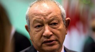 ساويرس: الاقتصاد يتحسن وعلى الدولة طرح الأراضي بالدولار وخصخصة الشركات لسداد الدين