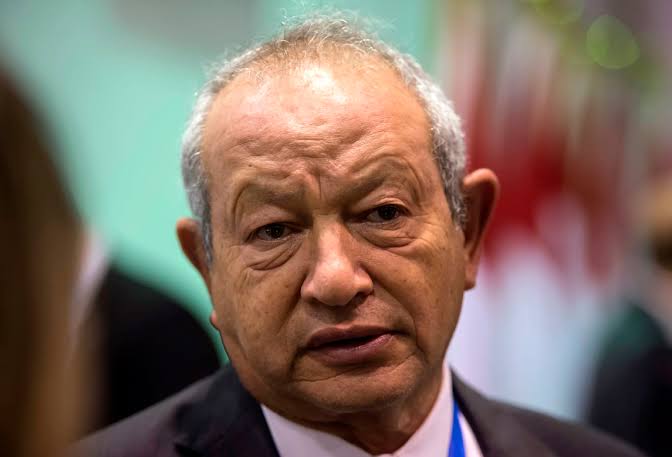 ساويرس: الاقتصاد يتحسن وعلى الدولة طرح الأراضي بالدولار وخصخصة الشركات لسداد الدين