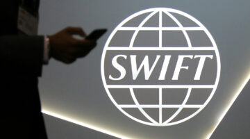 صحيفة: مخاوف في جنوب أفريقيا بشأن استبعادها من نظام “سويفت”