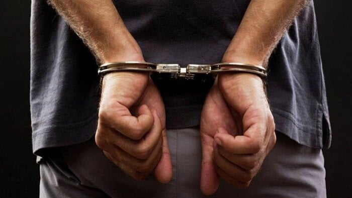 ضبط عاطلين بحوزتهم حشيش وآيس وسلاح ناري بشبرا الخيمة