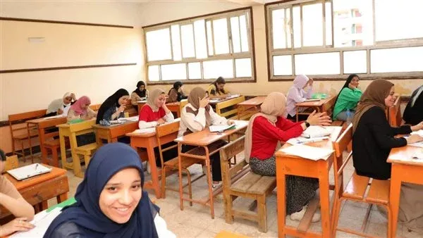 طلاب الثانوية الأزهرية الدور الثانى يؤدون اليوم امتحان التاريخ والفيزياء