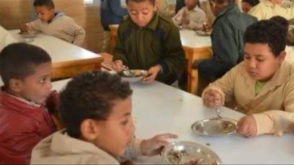 عاجل| الوجبات الساخنة في المدارس الابتدائية.. هل تنهي معاناة التقزم بين الطلاب؟