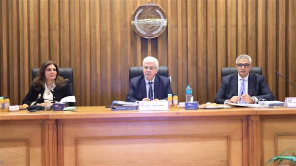 عاجل.. توجيه هام من التعليم العالي قبل الدراسة في الجامعات والمعاهد