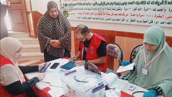 قافلة جامعة المنوفية المتكاملة توقع الكشف على 316 من أهالي قرية كفر الجلابطة