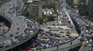 قبل ما تنزل من بيتك.. كثافات مرورية على أغلب طرق ومحاور القاهرة والجيزة