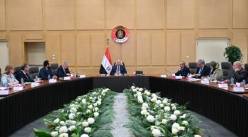 كامل الوزير يبحث مع المصنعين خفض أسعار الأسمنت وحجم الإنتاج 