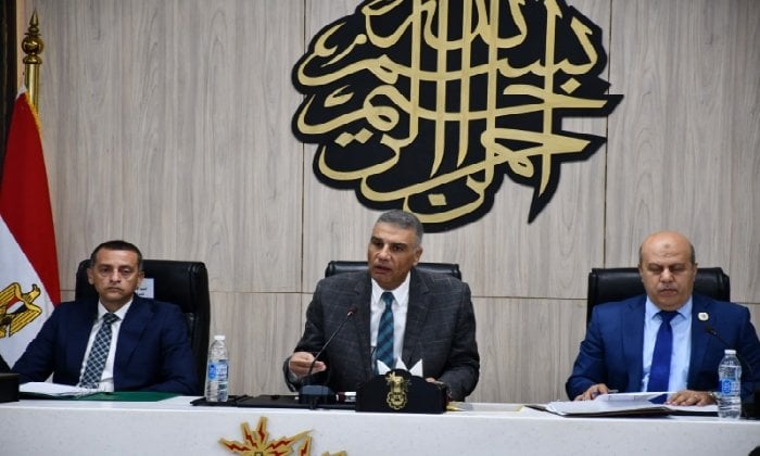 محافظ أسوان يوجه بسرعة إنجاز مشروعات الخطة الاستثمارية 2025-2026