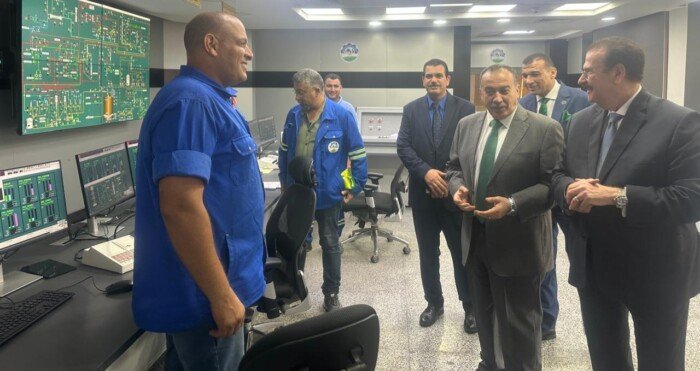محافظ أسيوط يبحث مع رئيس شركة أبو قير للأسمدة إنشاء مصنع جديد لدعم الاستثما وتنمية الصعيد