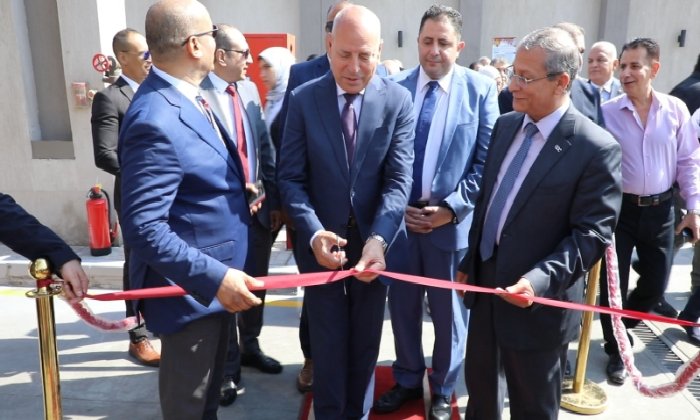 محافظ القاهرة ورئيس شركة التعاون للبترول يفتتحان أول محطة وقود بحي الشرابية