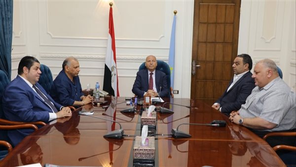 محافظ القاهرة يشدد على ضرورة التواجد الميدانى الدائم بالشارع بين المواطنين للاستماع إلى طلباتهم