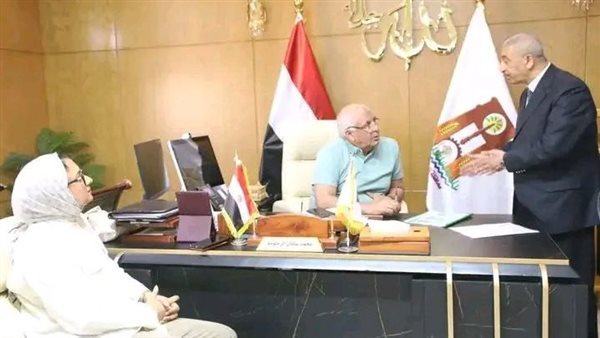 محافظ الوادي الجديد يعتمد النزول بسن القبول بالصف الأول الابتدائي بالمدرسة الرسمية الدولية