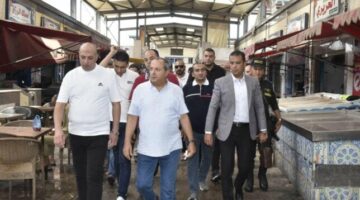 محافظ بورسعيد يتفقد سوق السمك الجديد ويوجه بتكثيف أعمال النظافة