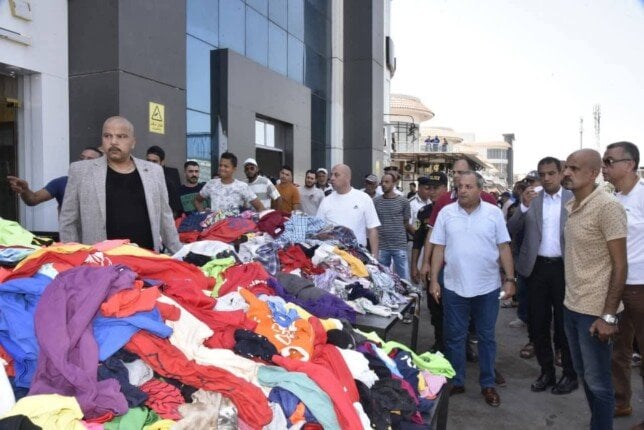 محافظ بورسعيد يشدد على الانضباط بسوق “«الأوت ليت» للحفاظ على المظهر الحضاري للمدينة.