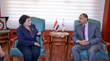 محافظ سوهاج يستقبل نائب وزير الصحة والسكان