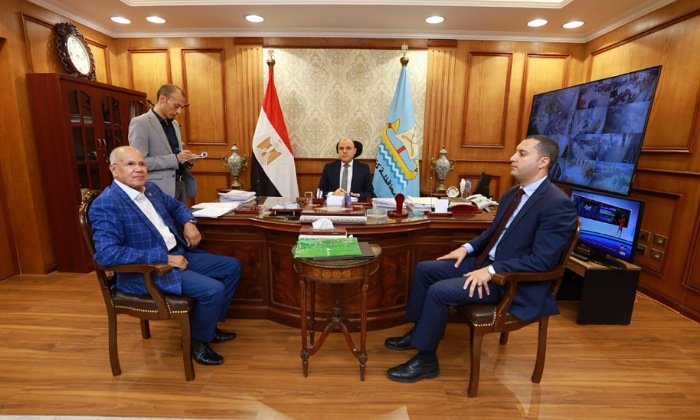 محافظ كفر الشيخ يبحث مع نواب البرلمان حلول مشكلات الدوائر واحتياجات المواطنين