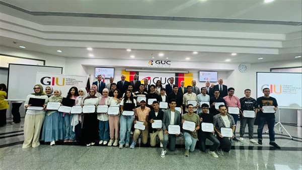 محافظ كفر الشيخ يشهد احتفالية تكريم أوائل الثانوية الحاصلين على منح الجامعة الألمانية بالقاهرة