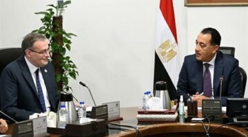 “مدبولي” يبحث مع رئيس "التنظيم والإدارة" تطوير العمل الإداري وخطط الإصلاح المؤسسي