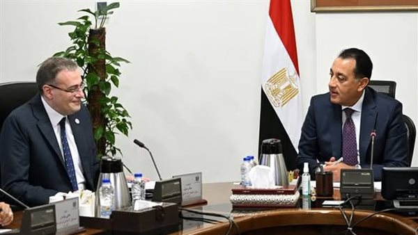 “مدبولي” يبحث مع رئيس "التنظيم والإدارة" تطوير العمل الإداري وخطط الإصلاح المؤسسي