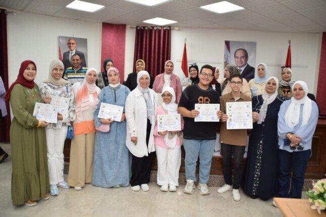 مدير تعليم بورسعيد يكرم الفائزين بمسابقات التربية الاجتماعية الوزارية