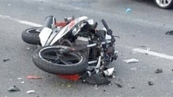 مصرع شاب وإصابة إثنين في انقلاب دراجة نارية بالفيوم