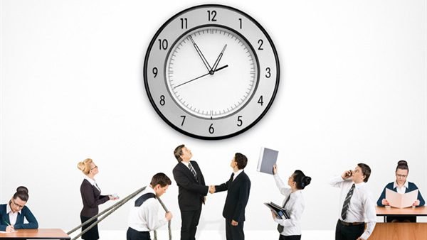 من 5 الفجر.. ما حقيقة تعديل مواعيد العمل الرسمية لموظفي الحكومة؟