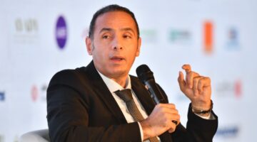 من هو إسلام عزام رئيس البورصة المصرية الجديد؟