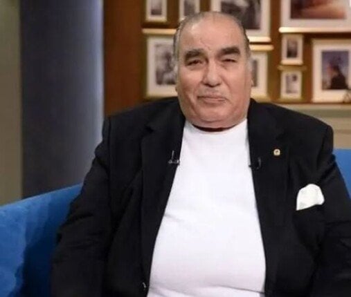 «منهم رامز جلال ومجدى أبو عميرة».. نجوم الفن في عزاء الفنان سيد صادق