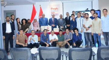 نائب رئيس جامعة أسيوط يشارك في مناقشة مشروعات تخرج التدريب الصيفي لطلاب الهندسة بمعهد ITI
