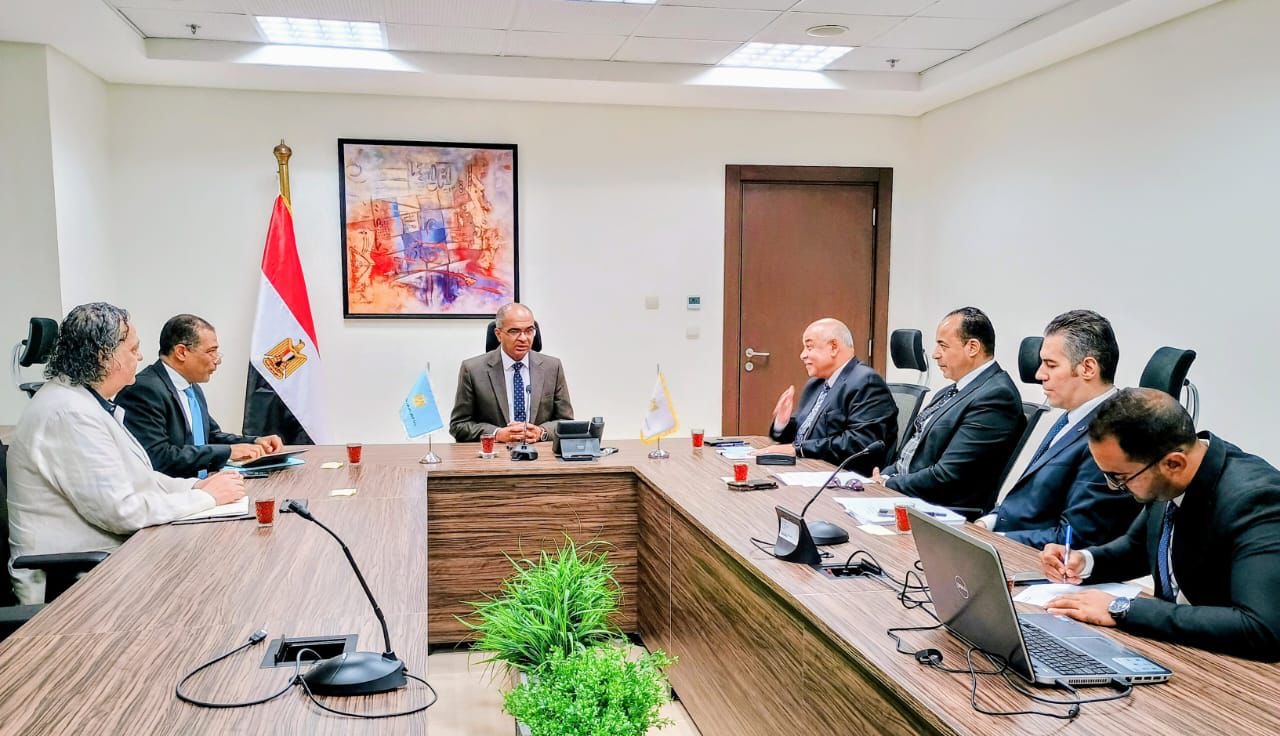 نائب وزير الإسكان يترأس اجتماع إعداد اللائحة التنفيذية لقانون تنظيم مرفق مياه الشرب والصرف الصحي