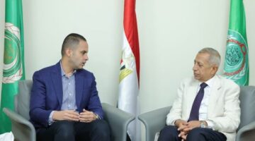 نائب وزير الصحة يبحث مع رئيس الأكاديمية العربية للعلوم والتكنولوجيا سبل التعاون في مجال التدريب وتنمية الكوادر