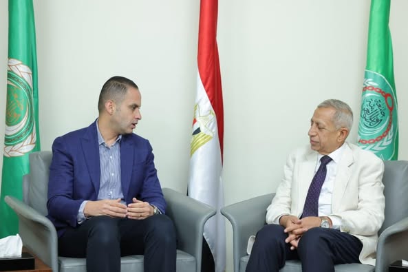 نائب وزير الصحة يبحث مع رئيس الأكاديمية العربية للعلوم والتكنولوجيا سبل التعاون في مجال التدريب وتنمية الكوادر