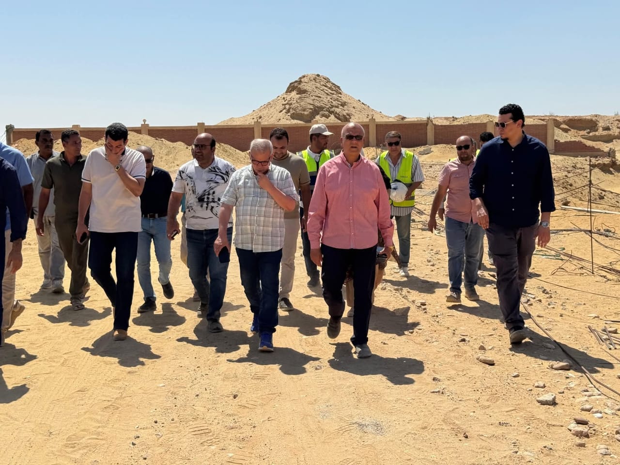 نائبا هيئة المجتمعات العمرانية يتفقدان عددا من المشروعات التنموية بحدائق أكتوبر