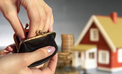 هل الزوجة ملزمة بالمشاركة في المصاريف مع زوجها؟.. الإفتاء تحسم الجدل