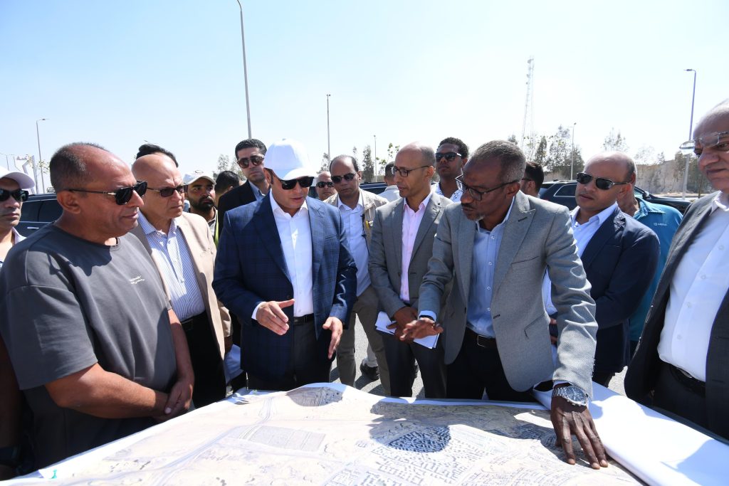 وزير الإسكان يتفقد محور التسعين الشمالي بالقاهرة الجديدة لمتابعة أعمال التطوير ورفع كفاءة البنية التحتية