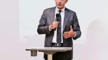  وزير التربية والتعليم يُلقي محاضرة بجامعة اليابان للاقتصاد حول مستقبل التعليم الرقمي