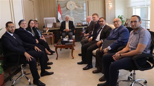 وزير التعليم العالي يبحث آليات تعزيز التعاون مع وفدي جامعة أدنبرة نابيير وجامعة كوين مارجريت