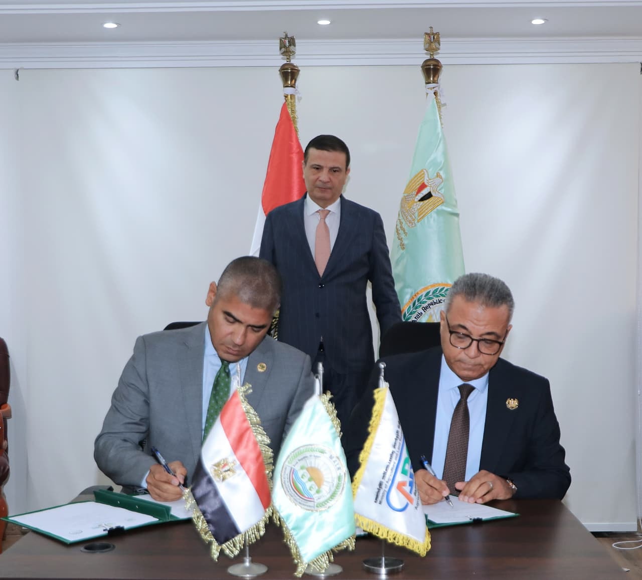 وزير الزراعة يشهد بروتوكول تعاون بين “بحوث الهندسة الزراعية” و”هايتك للبذور” لدعم التضنيع المحلي