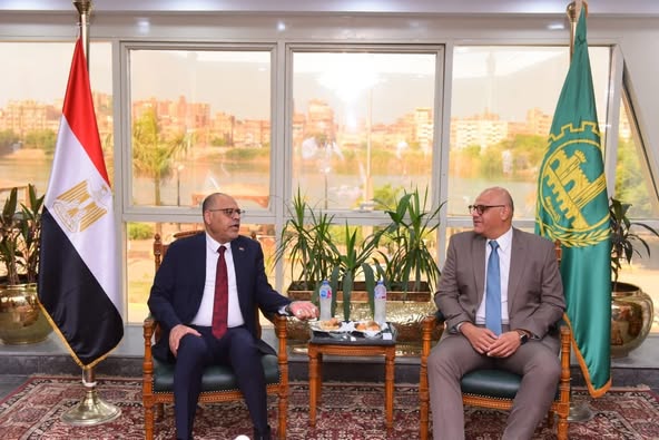 وزير العمل يبحث مع محافظ القليوبية تعزيز سبل التعاون المشترك