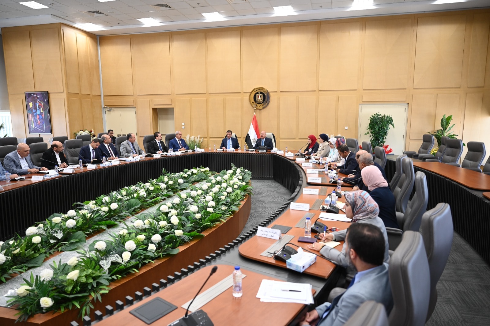 وزيرا الصناعة والزراعة يبحثان التوسع في تصنيع الزبيب وتوطين صناعة الكتان