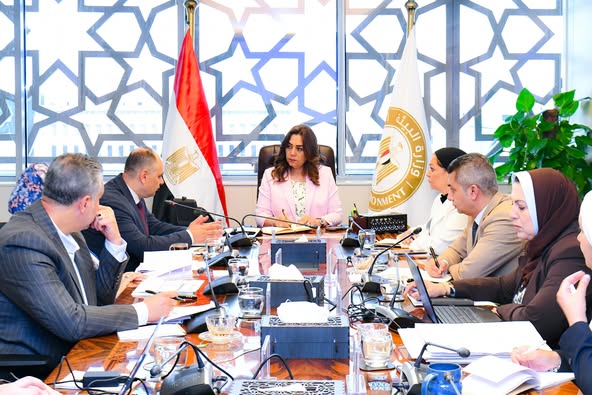 وزيرة التنمية المحلية تعقد اجتماعًا تنسيقيًا لمناقشة إجراءات مؤتمر الأطراف الرابع والعشرين “برشلونة”