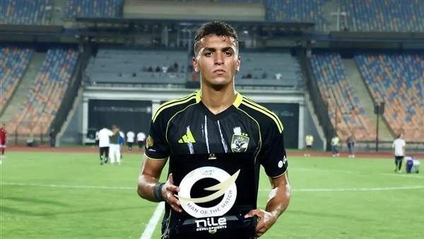ياسين مرعي يتوج بجائزة الأفضل في مباراة الأهلي ومودرن