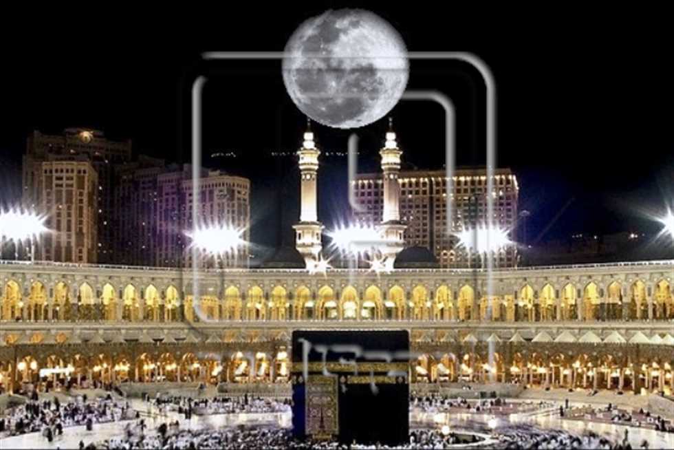 مباشر الآن لحظة تعامد القمر على الكعبة المشرفة في مشهد فلكي نادر