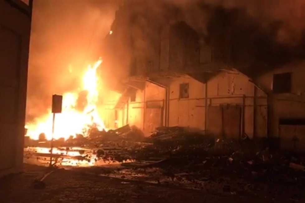 حريق يلتهم مخزن خردة ومخلفات بالعامرية غرب الإسكندرية