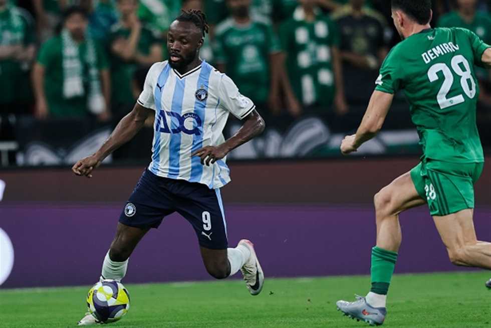 «لا يملكه الأهلي والزمالك».. هشام حنفي يتغزل في ماييلى