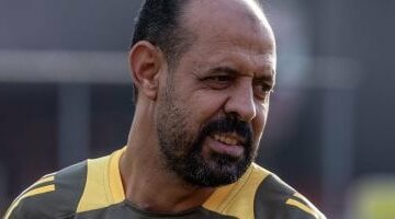 عماد النحاس يعالج أخطاء دفاع الاهلى قبل مواجهة الزمالك