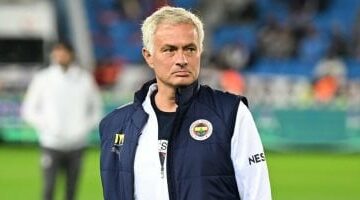 شوبير: الأهلى شغال بأيده وسنانه على المدرب ولم يفاوض مورينيو نهائيا