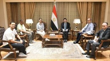 وزير الشباب والرياضة يلتقي رئيس اتحاد الإسكواش واللاعب مصطفى عسل