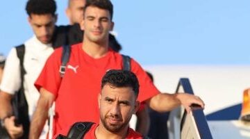 بعثة منتخب مصر تصل القاهرة بعد التعادل مع بوركينا فاسو.. صور