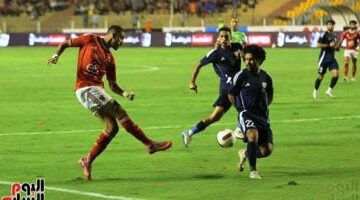 60 دقيقة.. الأهلى يحافظ على تقدمه أمام إنبى 1-0.. وتغييران لأصحاب الأرض.. صور